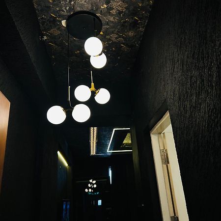 Hotel Shades Of Black 2 à Lucknow Extérieur photo