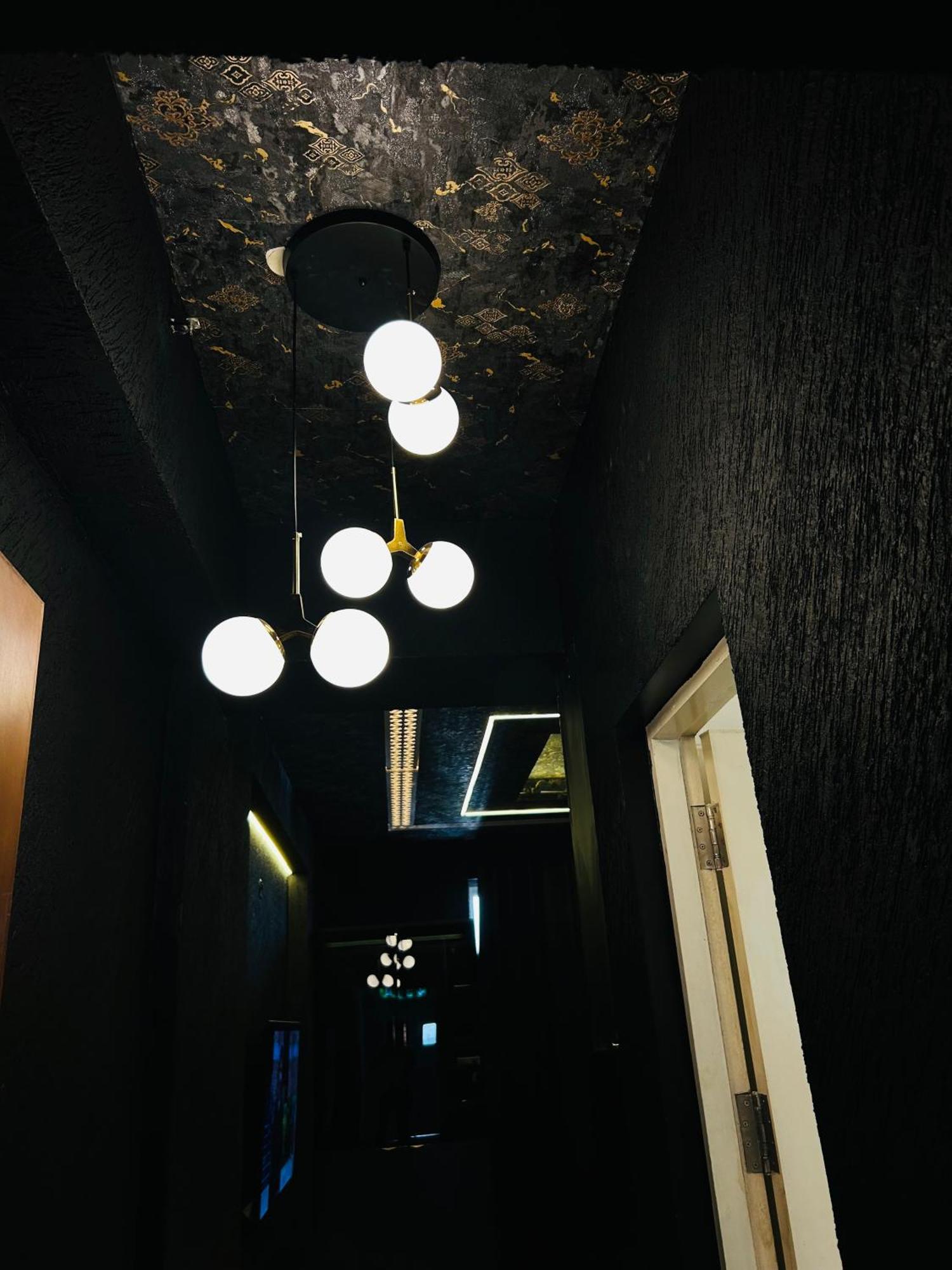Hotel Shades Of Black 2 à Lucknow Extérieur photo